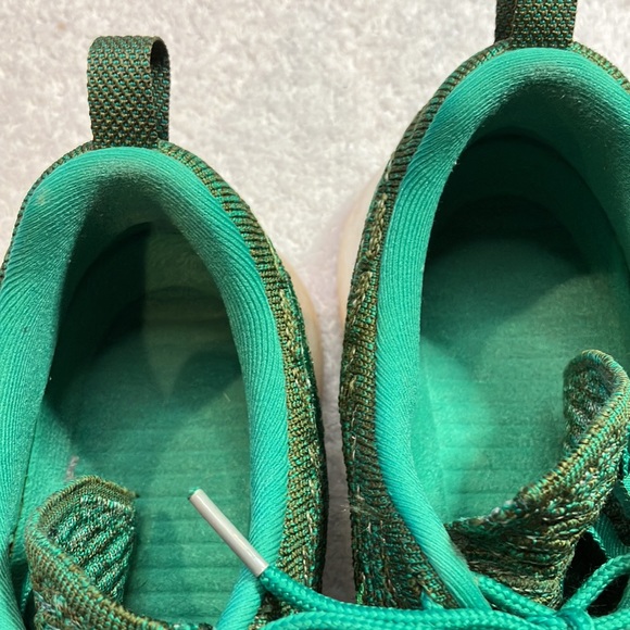 Nike green athletic shoes - Picture 8 of 9